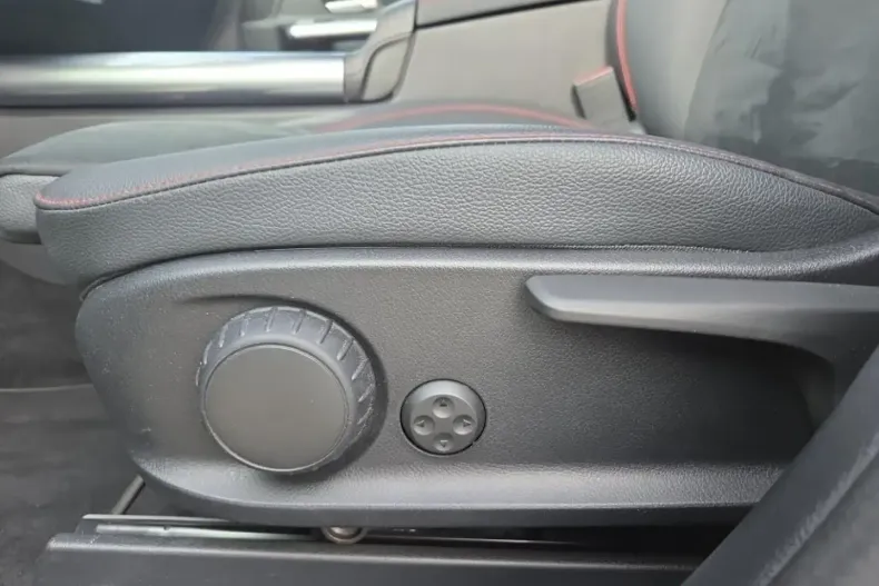 Mercedes-Benz GLA 200 (Clasa GLA) din 2024 cu 38.484 km - oferta MER188177 - foto 12