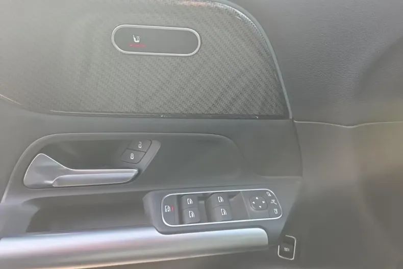 Mercedes-Benz GLA 200 (Clasa GLA) din 2024 cu 38.484 km - oferta MER188177 - foto 19