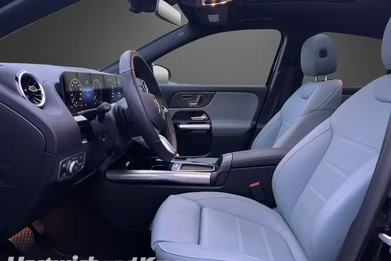 Mercedes-Benz GLA 180 (Clasa GLA) din 2024 cu 31.590 km - oferta MER188184 - foto 13