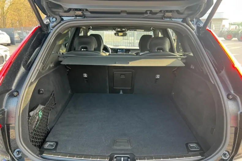 Volvo XC60 din 2025 cu 23.233 km - oferta VOL188187 - foto 18