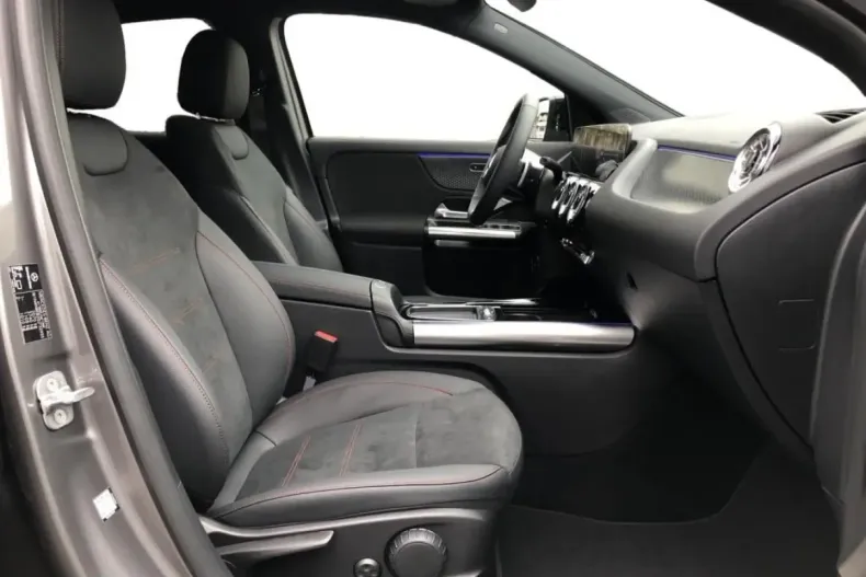 Mercedes-Benz GLA 180 (Clasa GLA) din 2025 cu 9.979 km - oferta MER188189 - foto 3