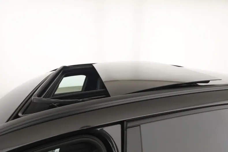 Mercedes-Benz C 300 (Clasa C) din 2025 cu 10.400 km - oferta MER188196 - foto 9