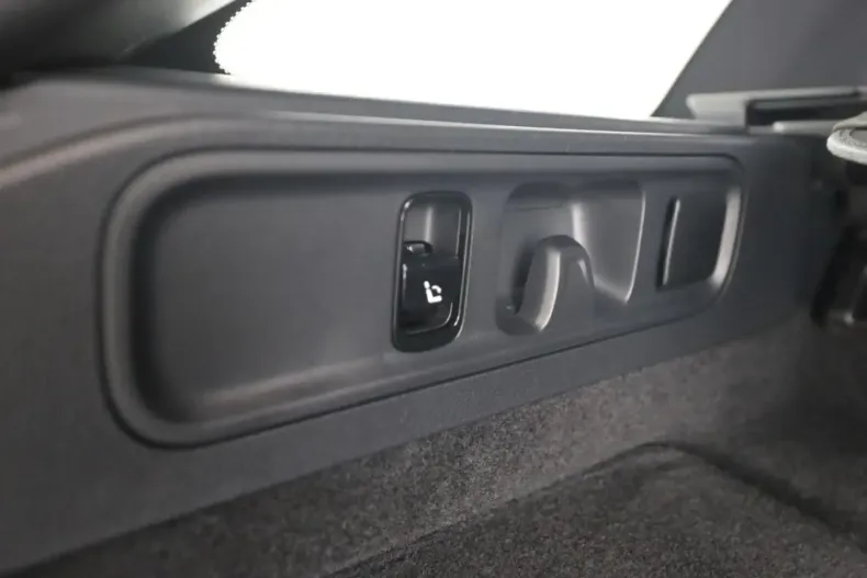 Mercedes-Benz C 300 (Clasa C) din 2025 cu 10.400 km - oferta MER188196 - foto 21