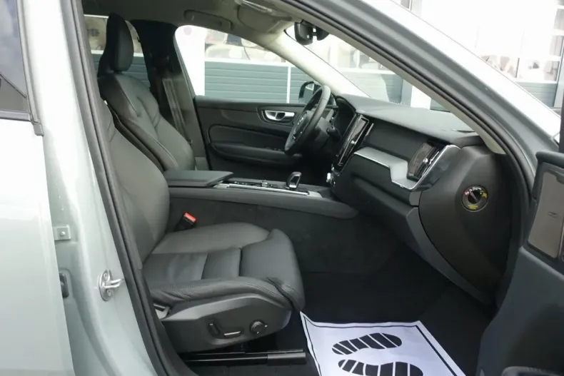 Volvo XC60 din 2025 cu 26.807 km - oferta VOL188205 - foto 8