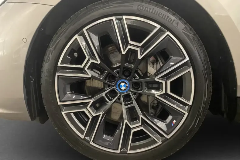 BMW 550 (Seria 5) din 2025 cu 23.639 km - oferta BMW188250 - foto 8