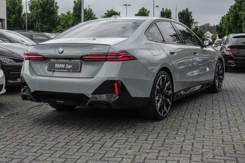 BMW 520 (Seria 5) din 2025 cu 5.900 km - oferta BMW188253 - foto 2