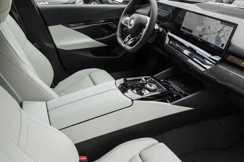 BMW 520 (Seria 5) din 2025 cu 5.900 km - oferta BMW188253 - foto 8