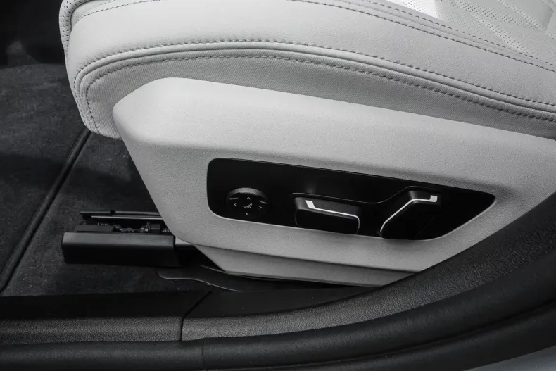 BMW 520 (Seria 5) din 2025 cu 5.900 km - oferta BMW188253 - foto 15