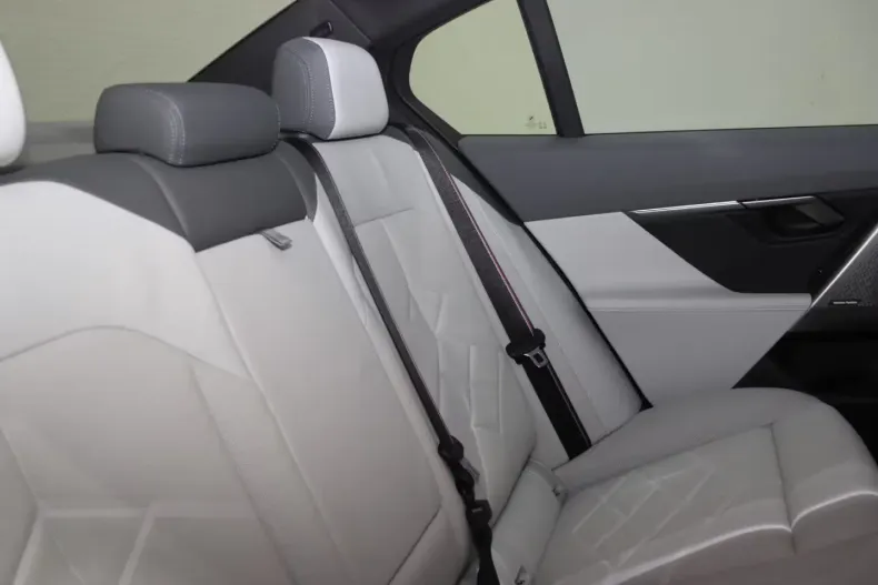 BMW 520 (Seria 5) din 2024 cu 22.300 km - oferta BMW188263 - foto 13