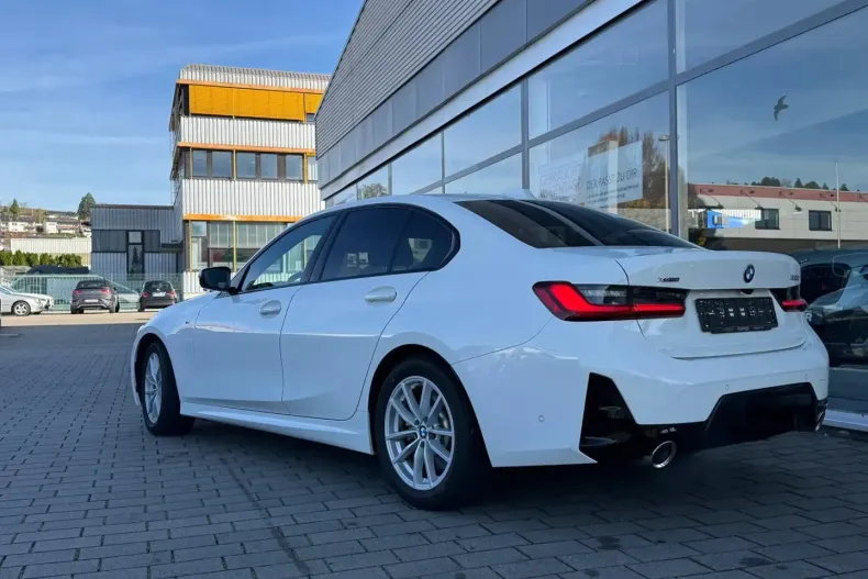 BMW 330 (Seria 3) din 2025 cu 25.480 km - oferta BMW188303 - foto 3