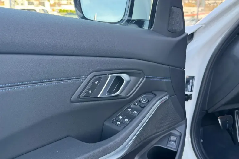 BMW 330 (Seria 3) din 2025 cu 25.480 km - oferta BMW188303 - foto 6