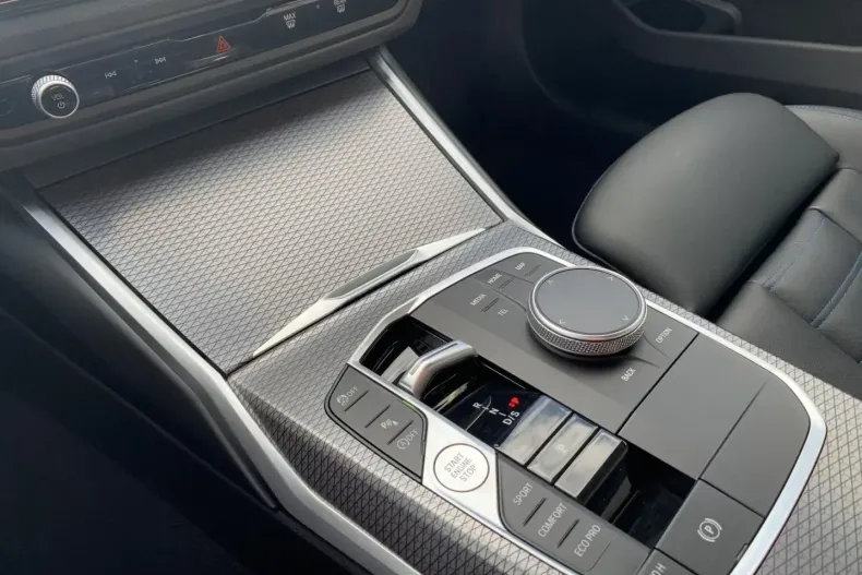 BMW 330 (Seria 3) din 2024 cu 50.834 km - oferta BMW188305 - foto 21