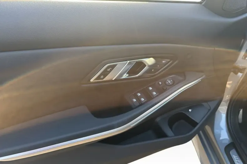 BMW 330 (Seria 3) din 2023 cu 41.685 km - oferta BMW188306 - foto 9