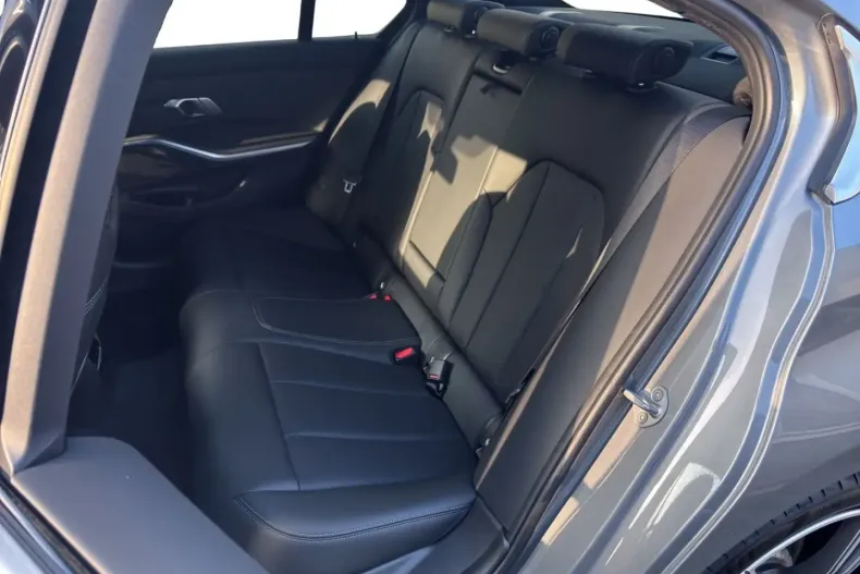 BMW 330 (Seria 3) din 2023 cu 41.685 km - oferta BMW188306 - foto 10