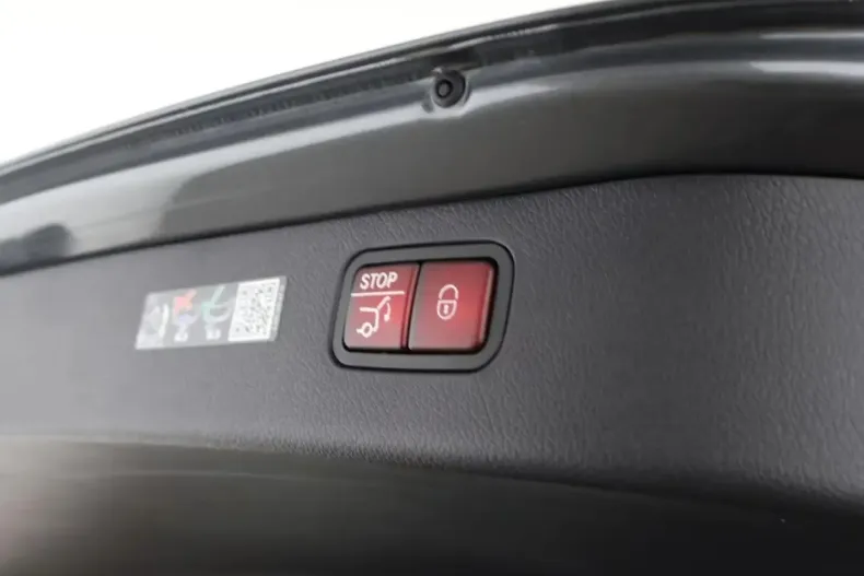 Mercedes-Benz C 220 (Clasa C) din 2025 cu 10.800 km - oferta MER188307 - foto 19