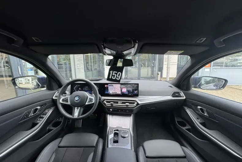 BMW 330 (Seria 3) din 2024 cu 23.175 km - oferta BMW188308 - foto 8