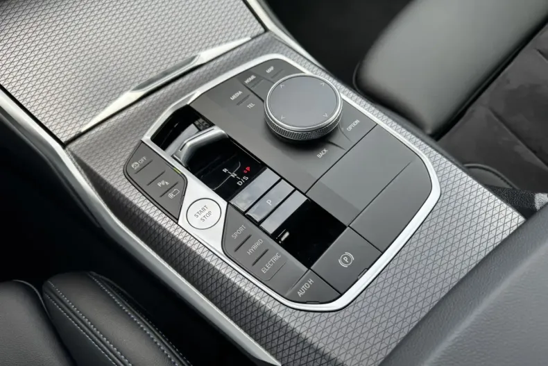 BMW 330 (Seria 3) din 2024 cu 23.175 km - oferta BMW188308 - foto 24