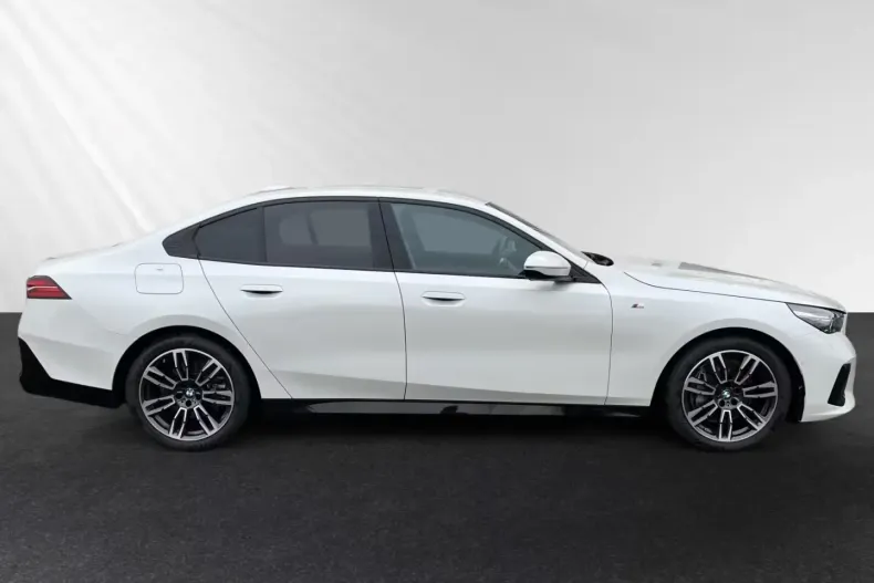 BMW 540 (Seria 5) din 2025 cu 15.498 km - oferta BMW188328 - foto 3