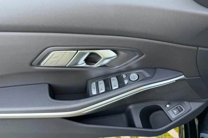 BMW 330 (Seria 3) din 2022 cu 102.000 km - oferta BMW188331 - foto 8