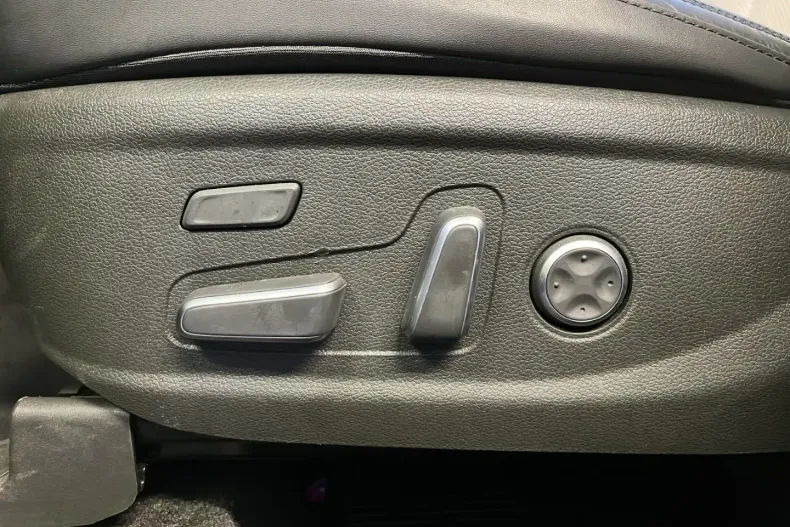 Hyundai SANTA FE din 2021 cu 83.645 km - oferta HYU188333 - foto 29