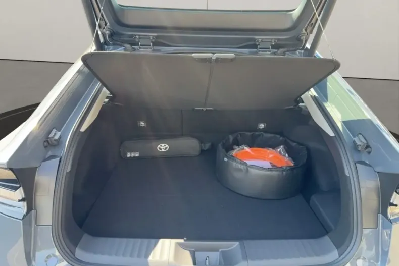 Toyota Prius din 2023 cu 9.935 km - oferta TOY188346 - foto 17