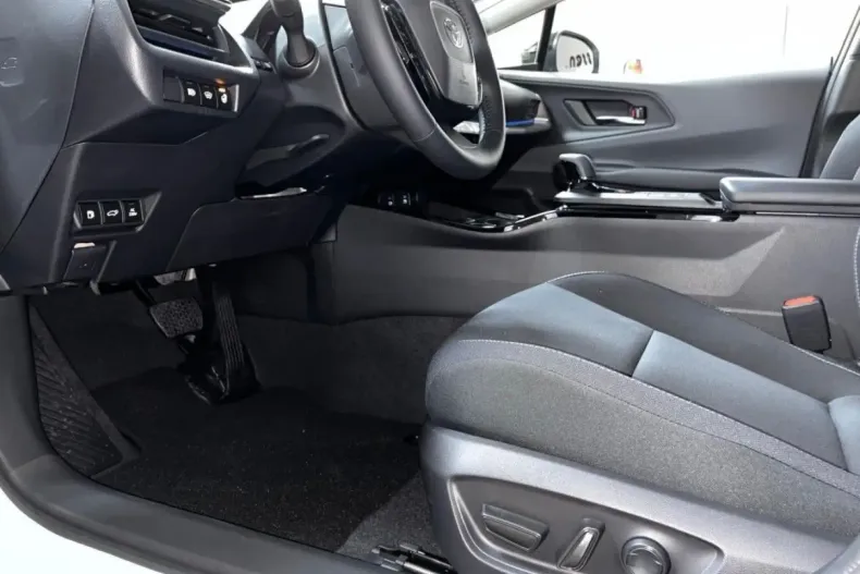 Toyota Prius din 2023 cu 45.000 km - oferta TOY188352 - foto 4