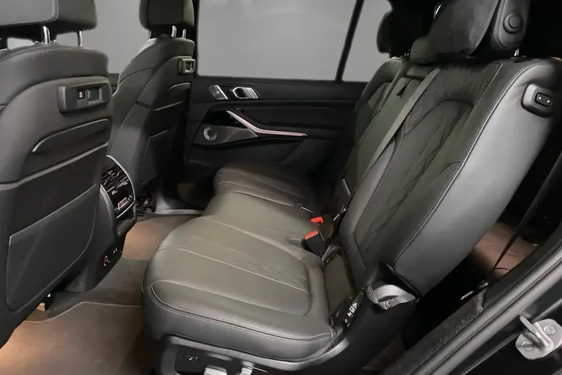 BMW X7 M50 (Seria X) din 2023 cu 33.427 km - oferta BMW188377 - foto 8