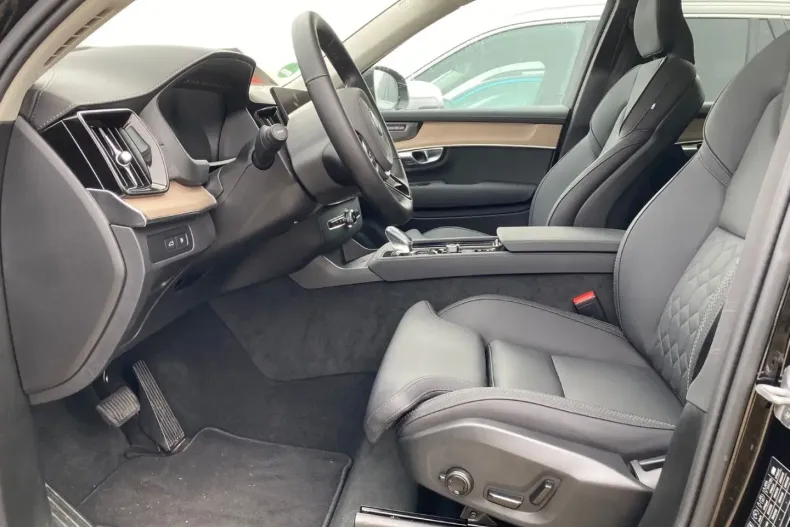 Volvo XC90 din 2025 cu 20.615 km - oferta VOL188393 - foto 3