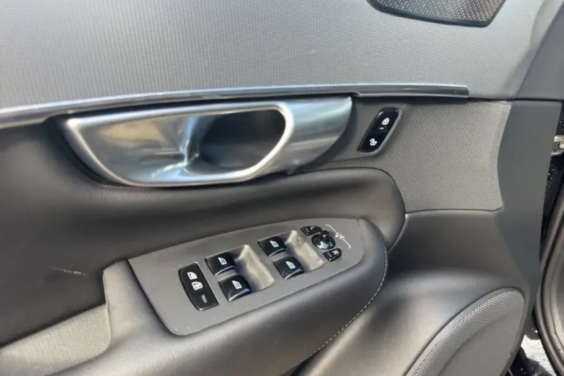 Volvo XC90 din 2024 cu 21.089 km - oferta VOL188396 - foto 11