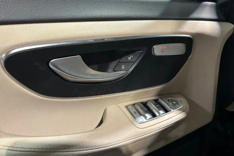 Mercedes-Benz V 300 (Clasa V) din 2023 cu 64.067 km - oferta MER188403 - foto 5