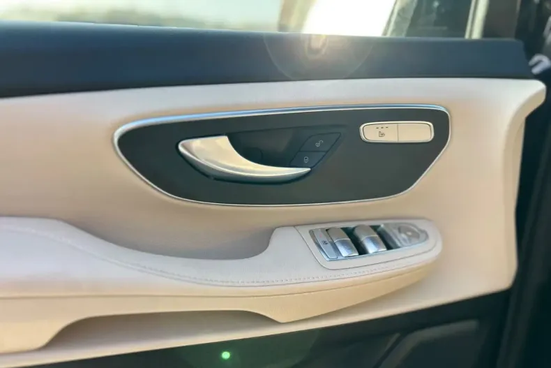 Mercedes-Benz V 300 (Clasa V) din 2023 cu 49.389 km - oferta MER188404 - foto 12