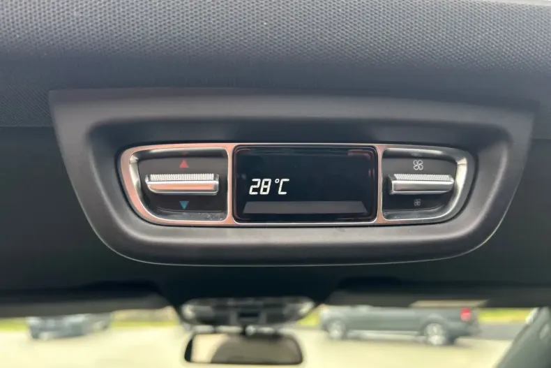 Mercedes-Benz V 300 (Clasa V) din 2023 cu 56.683 km - oferta MER188405 - foto 17