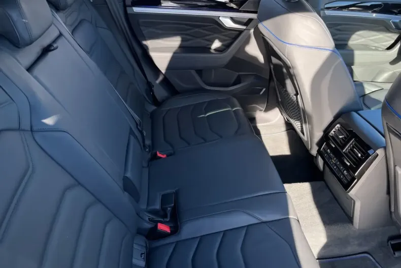 Volkswagen Touareg din 2022 cu 58.473 km - oferta VOL188427 - foto 19