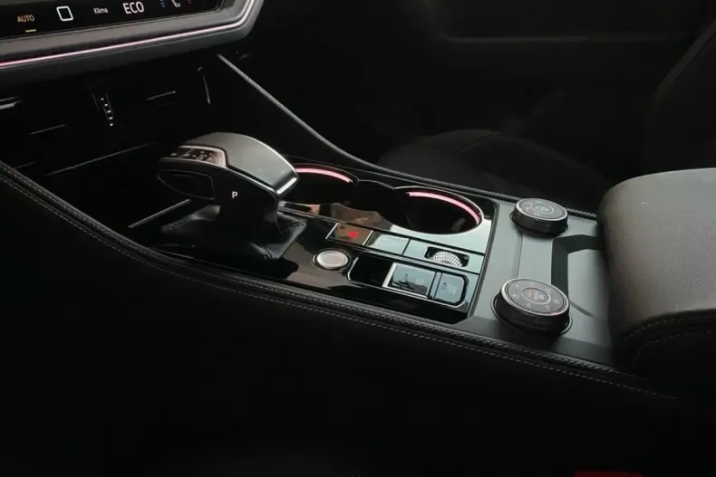 Volkswagen Touareg din 2024 cu 89.799 km - oferta VOL188442 - foto 17