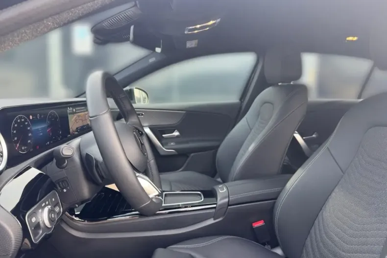 Mercedes-Benz A 180 (Clasa A) din 2024 cu 13.962 km - oferta MER188446 - foto 7