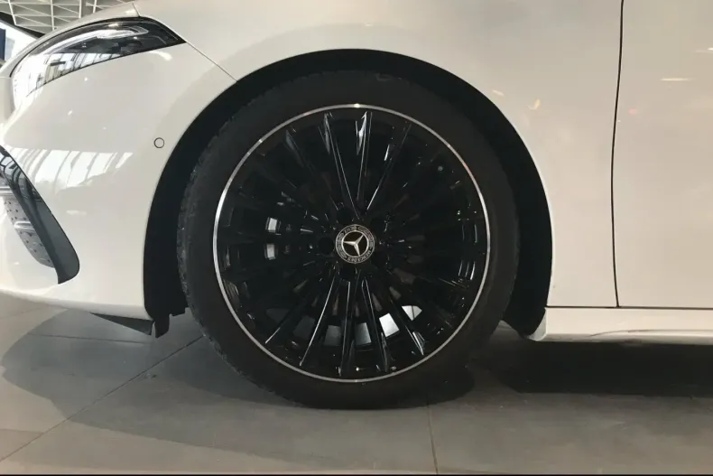 Mercedes-Benz A 180 (Clasa A) din 2024 cu 16.480 km - oferta MER188450 - foto 14