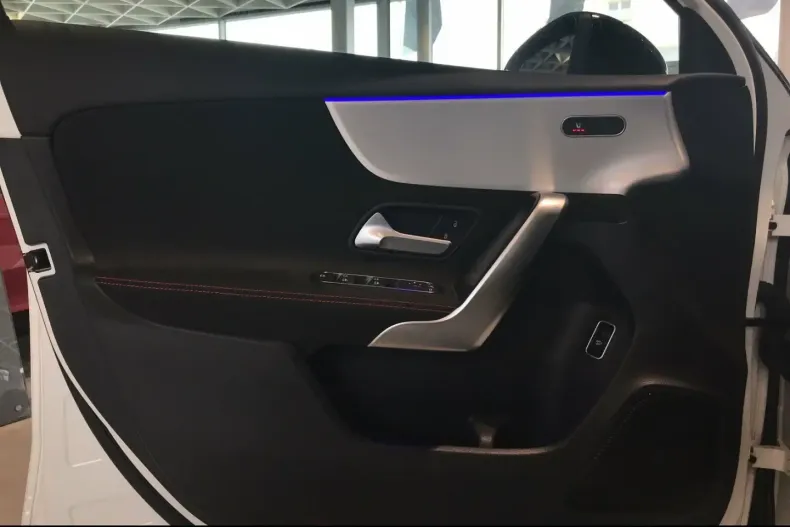 Mercedes-Benz A 180 (Clasa A) din 2024 cu 16.480 km - oferta MER188450 - foto 17