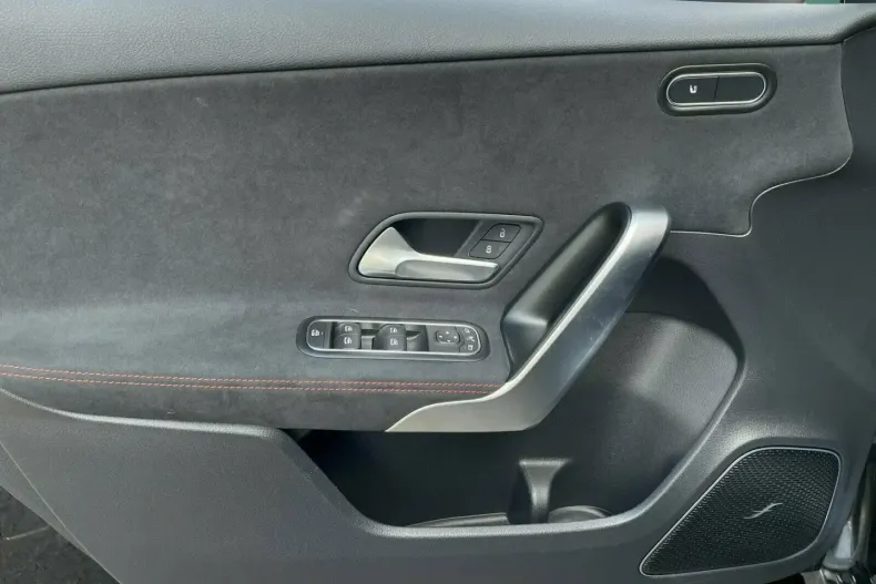 Mercedes-Benz A 200 (Clasa A) din 2024 cu 26.300 km - oferta MER188451 - foto 18