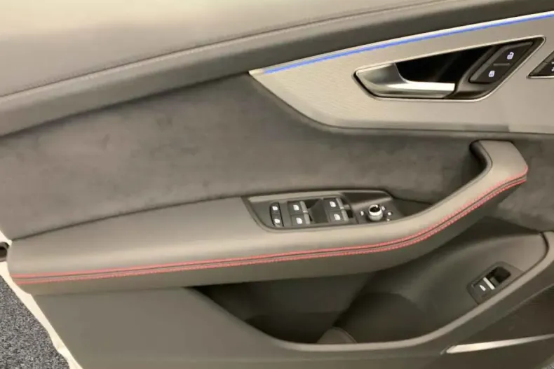 Audi SQ7 din 2025 cu 12.700 km - oferta AUD188475 - foto 9