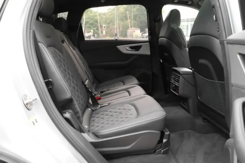 Audi SQ7 din 2024 cu 12.030 km - oferta AUD188479 - foto 8