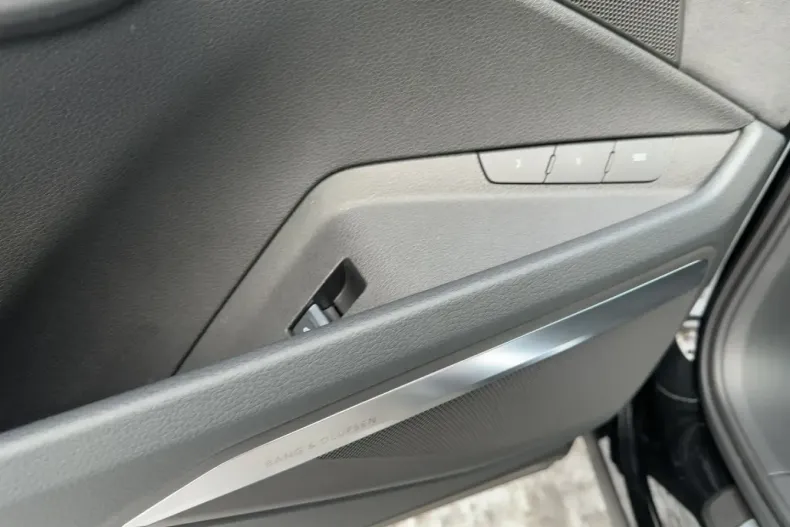 Audi Q8 din 2023 cu 26.361 km - oferta AUD188577 - foto 12