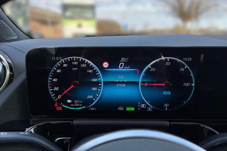 Mercedes-Benz EQA din 2021 cu 47.436 km - oferta MER188584 - foto 5