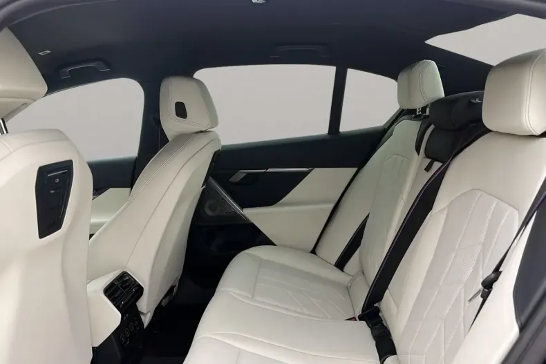 BMW 550 (Seria 5) din 2025 cu 30.389 km - oferta BMW188585 - foto 5