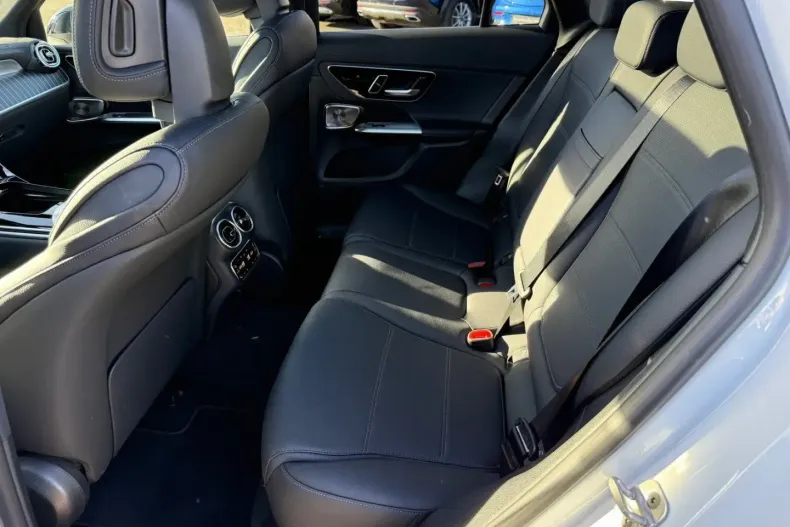 Mercedes-Benz GLC 300 (Clasa GLC) din 2024 cu 25.839 km - oferta MER188625 - foto 10