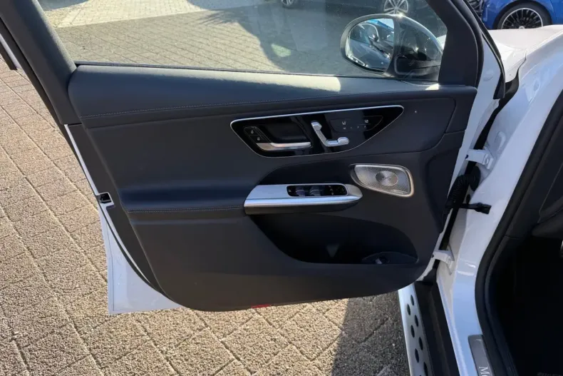 Mercedes-Benz GLC 300 (Clasa GLC) din 2024 cu 25.839 km - oferta MER188625 - foto 15