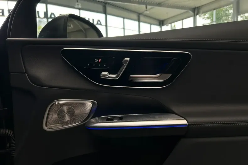 Mercedes-Benz GLC 300 (Clasa GLC) din 2024 cu 14.270 km - oferta MER188626 - foto 13