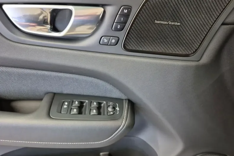 Volvo XC60 din 2024 cu 29.844 km - oferta VOL188630 - foto 12