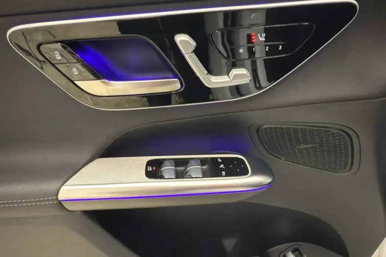 Mercedes-Benz GLC 300 (Clasa GLC) din 2024 cu 19.356 km - oferta MER188639 - foto 6