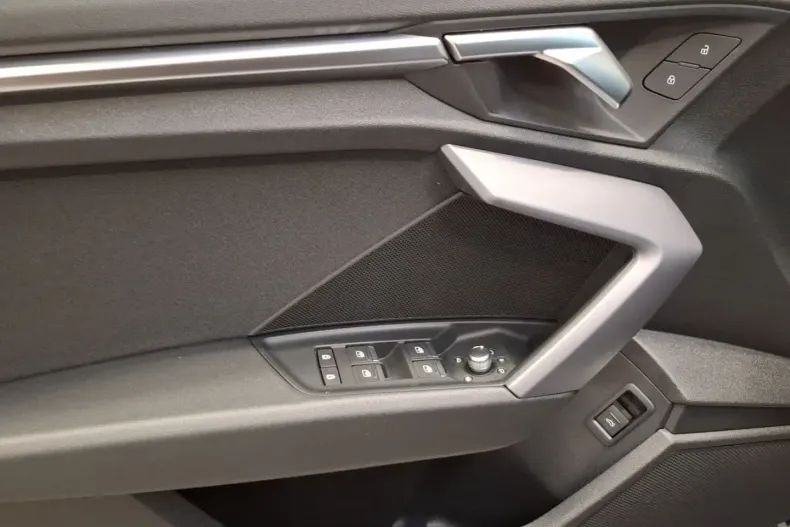 Audi A3 din 2025 cu 42.088 km - oferta AUD188645 - foto 13