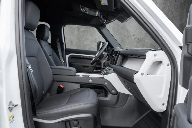 Land Rover Defender din 2025 cu 50.509 km - oferta LAN188646 - foto 3